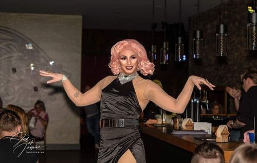 {photo.alternativeText}